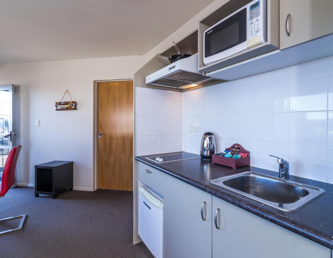 Twin Peaks Lakeside Motel Taupo