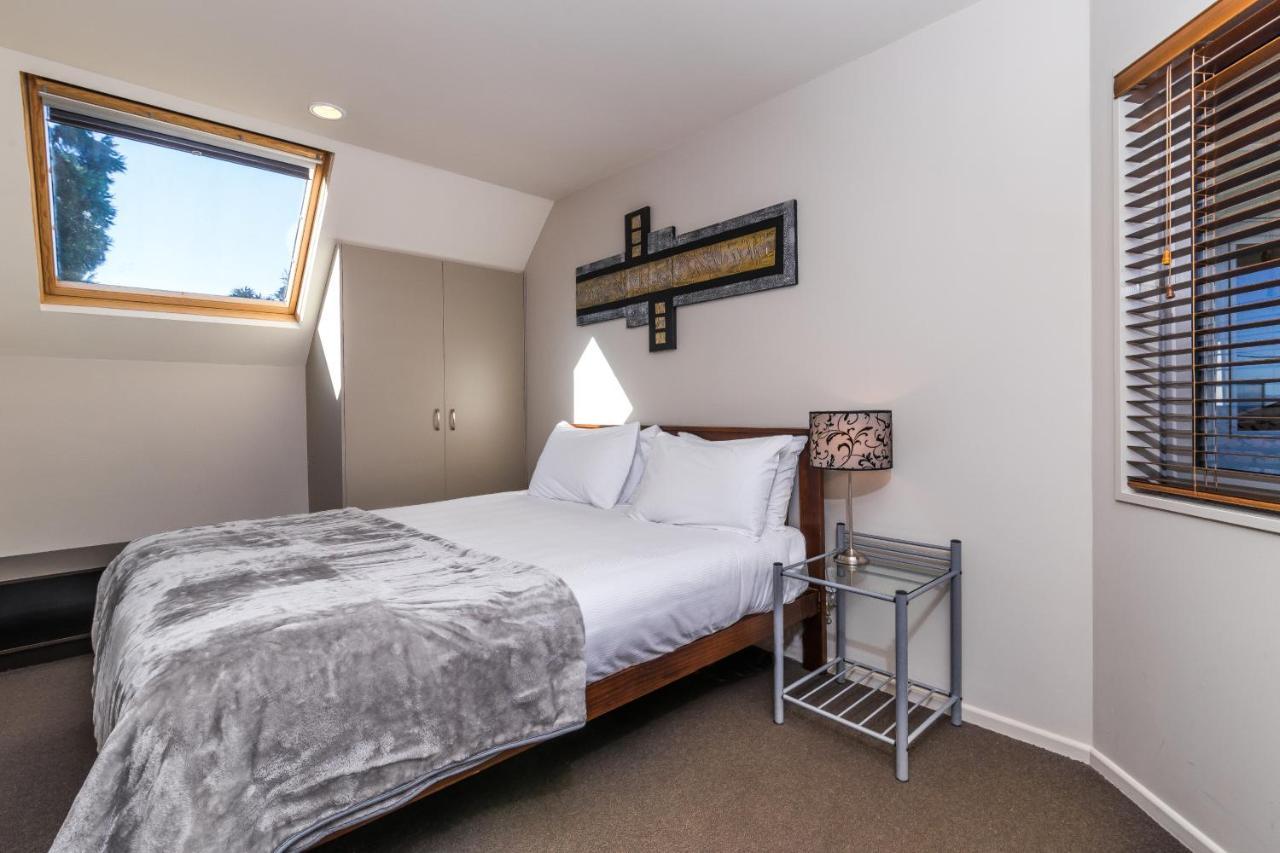 Twin Peaks Lakeside 3*