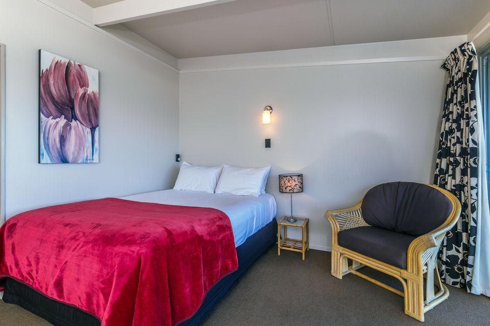 Twin Peaks Lakeside 3*