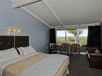 Twin Peaks Lakeside 3*